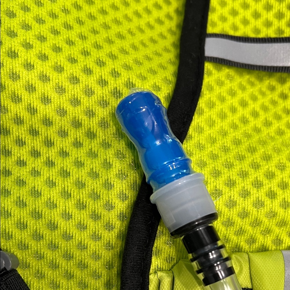 New Nathan QuickStart 2.0 4L hydration pack with 1.5 L bladder - Picture 3 of 6
